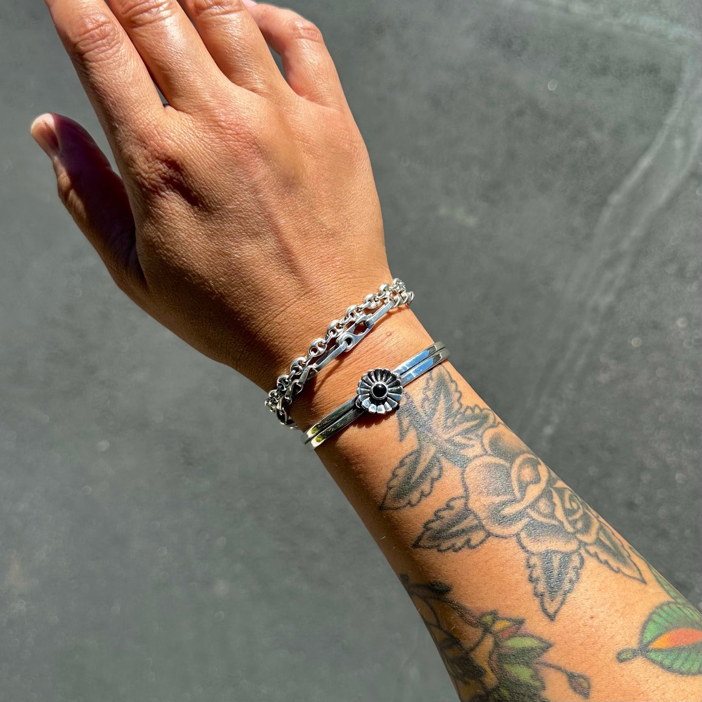 Onyx Daisy Cuff {S}