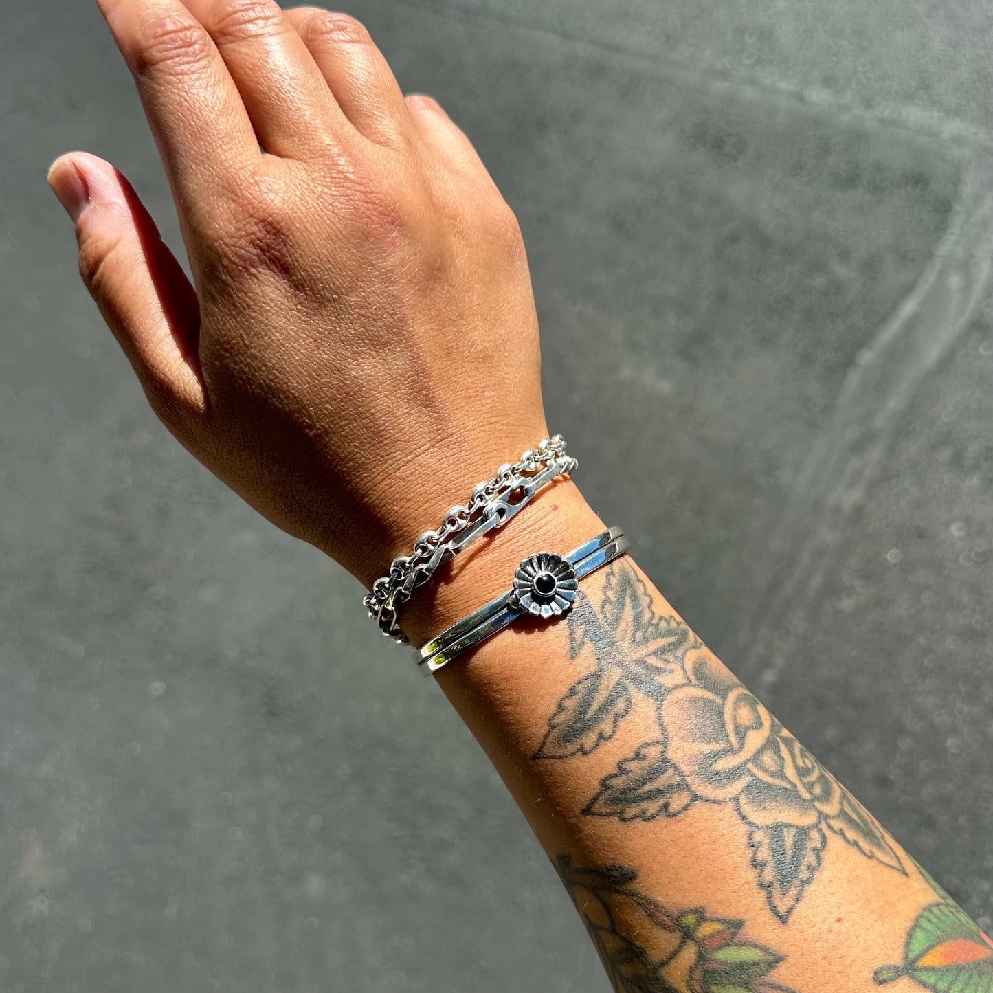 Onyx Daisy Cuff {S}